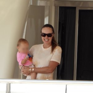 Tamara Ecclestone u društvu supruga, kćeri i prijatelja u Trogiru