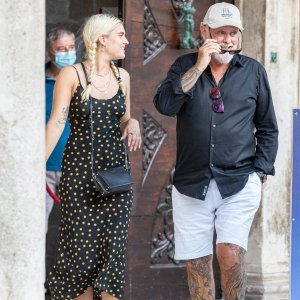 Bob Geldof u društvu supruge i bubnjara grupe Queen prošetao Dubrovnikom