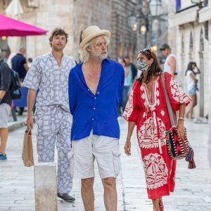 Bob Geldof u društvu supruge i bubnjara grupe Queen prošetao Dubrovnikom