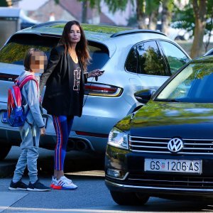 Severina dovodi sina u osnovnu školu Matije Gupca