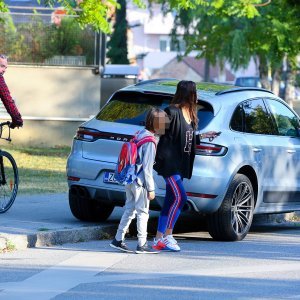 Severina dovodi sina u osnovnu školu Matije Gupca