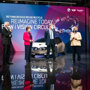 IAA Mobility 2021: Andreas Scheuer, Winfried Kretschmann, Hildegard Müller, Markus Söder, Angela Merkel i Oliver Zipse, šef BMW-a