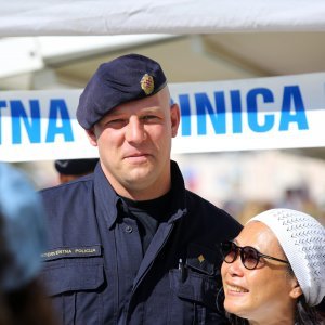 Prezentacija policijske opreme i vozila povodom nadolazeceg Dana policije