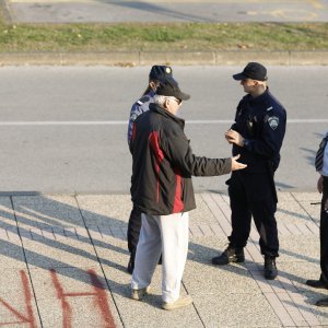 Zbog uklanjanja murala išarao pločnik ispred zagrebačkog poglavarstva