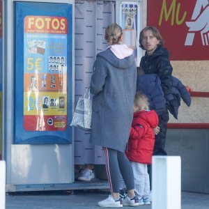 Vanja i Luka Modrić s djecom
