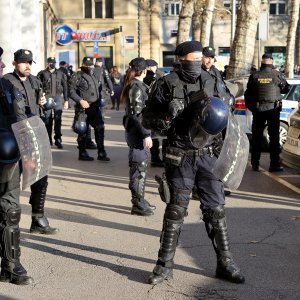 Policija osigurava prosvjed protiv covid potvrda