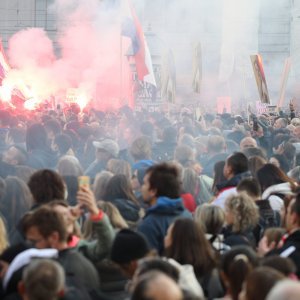 Prosvjednici protiv covid potvrda na Trgu bana Jelačića