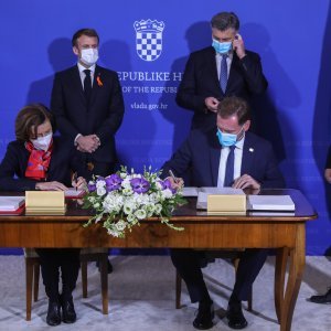 Ministar obrane Banožić i francuska mu kolegica Parly su potpisali ugovor o kupovini borbenih zrakoplova Rafale