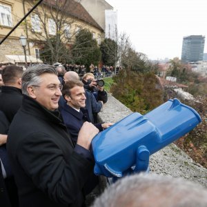 Plenković i Macron promatraju panoramu Zagreba