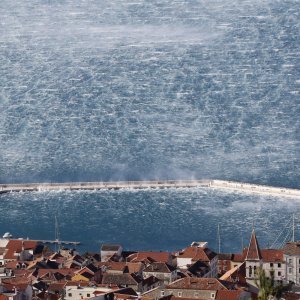 Olujna bura na makarskom području