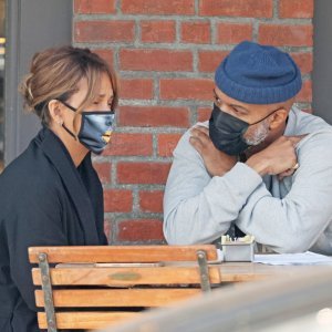 Halle Berry, Van Hunt