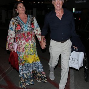 Pierce Brosnan i Keely Shaye Smith