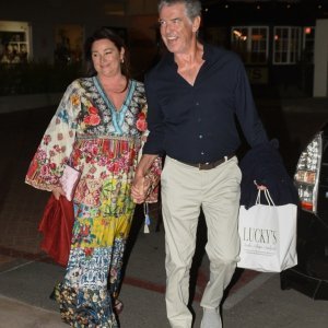 Pierce Brosnan i Keely Shaye Smith