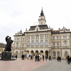 Novosadske fasada krase stihovi Đorđa Balaševića