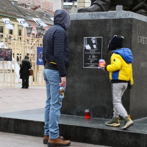 Novosadske fasada krase stihovi Đorđa Balaševića