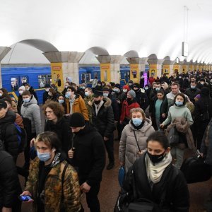 Građani u Kijevu skrivaju se u podzemnoj željeznici, mnogi bježe iz grada