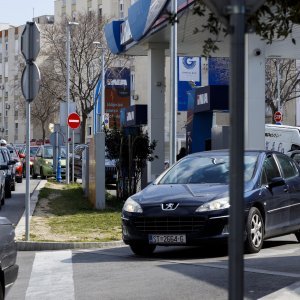 Gužve na benzinskim postajama u Splitu