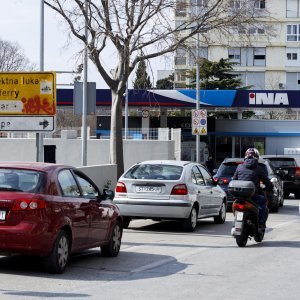 Gužve na benzinskim postajama u Splitu