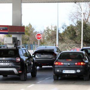 Gužve na benzinskim postajama u Šibeniku