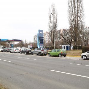 Gužve na benzinskim postajama u Zagrebu