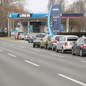 Gužve na benzinskim postajama u Zagrebu