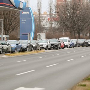 Gužve na benzinskim postajama u Zagrebu