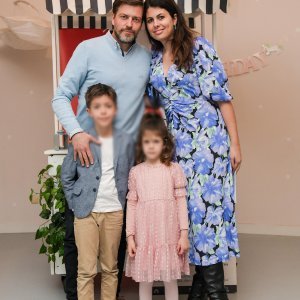 Amar Bukvić sa suprugom Almom i djecom