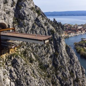 Omiš: Pogled iz zraka na početak gradnje najkompleksnijeg i najspektakularnijeg mosta u Hrvatskoj