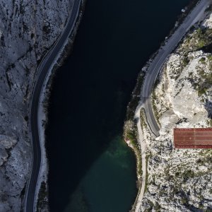 Omiš: Pogled iz zraka na početak gradnje najkompleksnijeg i najspektakularnijeg mosta u Hrvatskoj