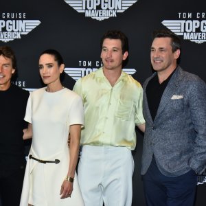 Tom Cruise, Jennifer Connelly, Miles Teller i Jon Hamm