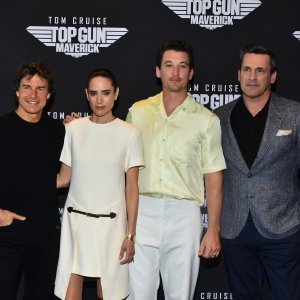 Tom Cruise, Jennifer Connelly, Miles Teller i Jon Hamm