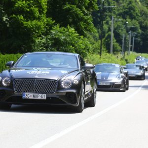 Karavana luksuznih automobila Pink Wing na zagrebačkoj Medvednici