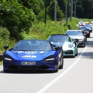 Karavana luksuznih automobila Pink Wing na zagrebačkoj Medvednici