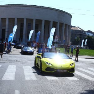 Karavana Pink Wing ispred Meštrovićeva paviljona