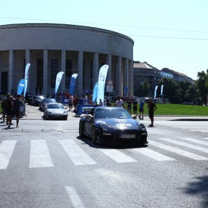 Karavana Pink Wing ispred Meštrovićeva paviljona