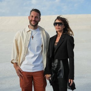 Simon Porte Jacquemus i Victoria Beckham