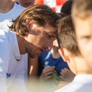 Luka Modrić družio se s djecom iz omladinskog pogona Zadra