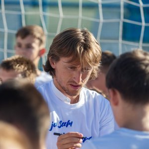 Luka Modrić družio se s djecom iz omladinskog pogona Zadra