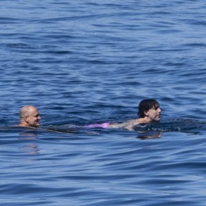 Woody Harrelson istuširao Sachu Baron Cohena nakon kupanja, Lars Ulrich odlučio se samo na plivanje