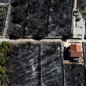 Opožareno područje Rasline i Zatona kod Šibenika snimljeno iz zraka