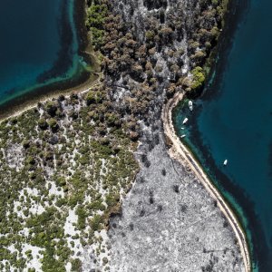Opožareno područje Rasline i Zatona kod Šibenika snimljeno iz zraka