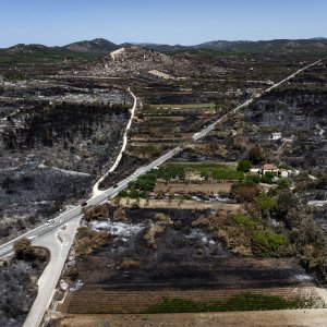 Opožareno područje Rasline i Zatona kod Šibenika snimljeno iz zraka