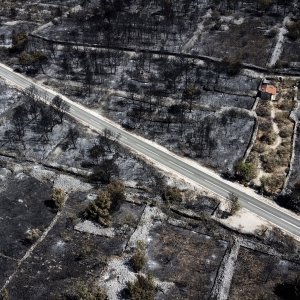 Opožareno područje Rasline i Zatona kod Šibenika snimljeno iz zraka