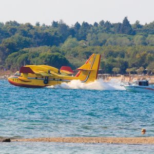 Kanader gasi požar kod Umaga