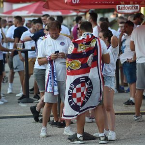 Navijači oko poljudskog stadiona uoči utakmice Hajduka i Villarreala