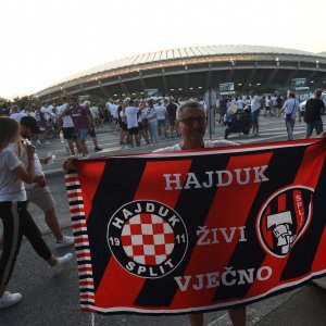 Navijači oko poljudskog stadiona uoči utakmice Hajduka i Villarreala