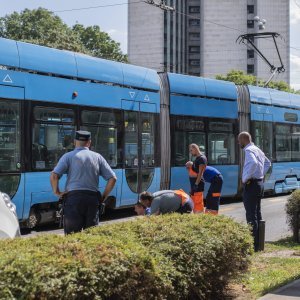 Tramvaj iskočio iz tračnica na križanju Ulice grada Vukovara i Savske ceste