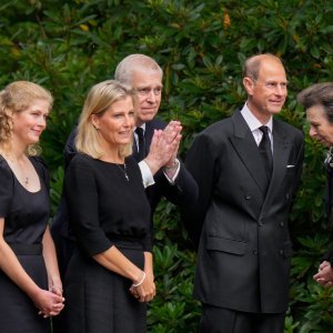 Zara Tindall, vojvotkinja Sophie od Wessexa s kćerkom princ Edward, princ Andrew, princeza Anne