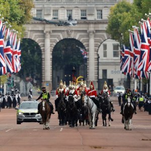 Procesija iz Buckinghamske palače prema Wesminsterskoj palači