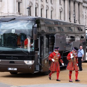 Procesija iz Buckinghamske palače prema Wesminsterskoj palači